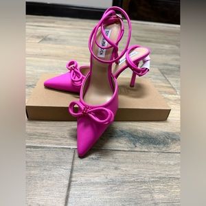 Steve Madden rhinestone bow pink pumps. Size 7.5